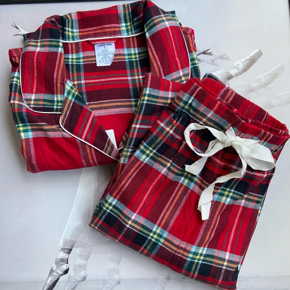 Lands End  Flannel Pajama Set.Size - L - Picture 4 of 17